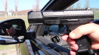 O fată de 14 ani a fost împușcată în față pe o stradă din Râmnicu Sărat. Copila ar fi refuzat să stea de vorbă cu prietenul atacatorului