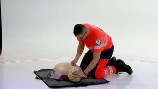 Cursuri de prim ajutor la Observator! Lecţia numărul 4: Respiraţiile gură la gură