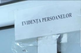 Românii ar putea aştepta până la 20 de zile să îşi reînnoiască buletinele. MAI, tras la răspundere de criza plasticului