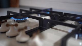 O comună din Sibiu va testa "energia viitorului". Ce va curge prin ţevile din casele localnicilor: "Vreau să am cum să aprind focul"