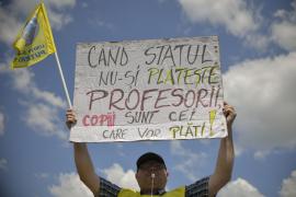 Nou protest al angajaţilor din Educaţie, în Bucureşti. Premierul Ciucă se întâlneşte cu sindicaliştii pentru o nouă rundă de negocieri