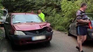 O întreagă familie a ajuns la spital după un accident teribil, în Maramureş. Cei doi şoferi implicaţi dau vina pe vegetaţia de pe marginea drumului