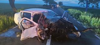Accident mortal, în Galaţi. Un bărbat a pierdut controlul volanului şi a intrat într-un copac: şoferul a rămas încarcerat şi a decedat