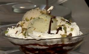 Cât costă o cupă de îngheţată cu lemn dulce, trandafir picant, prosecco sau gin. Românii încep să prefere aromele cât mai exotice