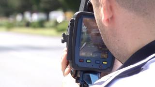 Noile radare ale Poliţiei îi prind pe vitezomani de la peste 1 km. Costă 13.000 euro, iar în curând ajung pe şoselele din ţară