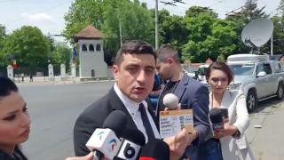 Iohannis l-a numit premier pe Ciolacu de ziua lui. George Simion i-a adus cadou un bilet de avion spre Tenerife: "PNL AIR"