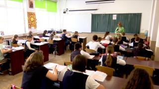 Elevii revin în bănci după 3 săptămâni: şcoala începe azi ca să se termine poimâine. Ce spun sindicaliştii despre o eventuală reluare a grevei profesorilor