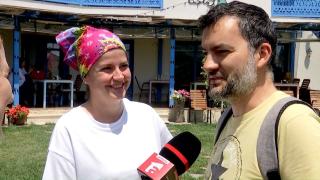 Zona din România unde turiştii vin fără oprire: ce îi atrage aici. Pe Andreea şi Şerban, farmecul locului i-a unit