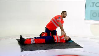 Cursuri de prim ajutor la Observator! Lecţia numărul 5: Poziţia laterală de siguranţă