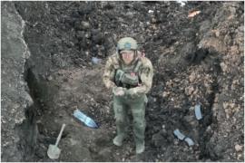 Primul soldat rus care s-a predat unei drone, în timp ce ruşii trăgeau asupra lui. "Mergea ca un zombi. Călca peste tovarășii săi morți, întinși pe jos"
