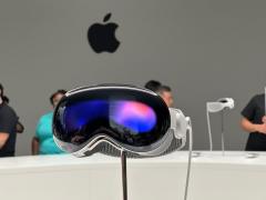 Apple a prezentat prima cască de realitate augmentată, Apple Vision Pro. Ce funcţionalităţi are şi cât costă