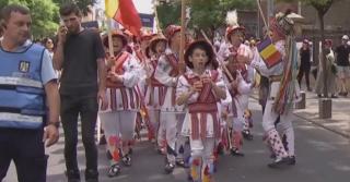 "Am venit din Maramureş şi îi iubesc de mor!" Festivalul Internaţional de Folclor din Capitală a adunat sute de artişti din ţară, dar şi de peste hotare