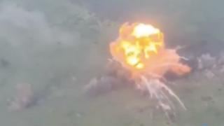 Nouă tactică a ruşilor. Au trimis un tanc kamikaze, plin cu 4 tone de explozibil, spre ucraineni. Cum a eşuat lamentabil planul. VIDEO