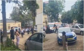 Priveghi încheiat la secţia de Poliţie, în Botoşani. Patru bărbaţi şi-au împărţit pumni şi picioare, după ce au băut prea multe pahare