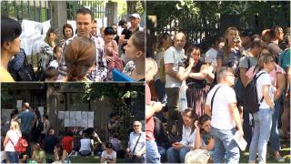 S-au pus la coadă de la 11 seara pentru a-şi înscrie copiii la grădiniţa de vară. "Sunt locul 140 la 1 noaptea"