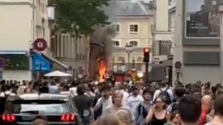 Explozie în centrul Parisului, urmată de un incendiu care a distrus mai multe clădiri. Autoritățile anunță cel puțin 29 de răniți
