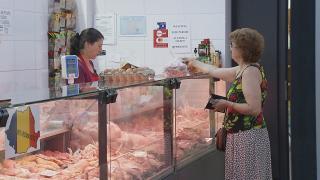 Guvernul ia în calcul două variante pentru a ieftini alimentele. SIMULARE: Care din ele ar fi mai avantajoasă