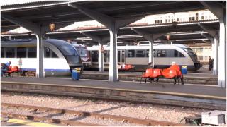 La un pas de moarte pentru "poza perfectă". Doi studenți străini s-au electrocutat, după ce s-au urcat pe niște vagoane, în Craiova