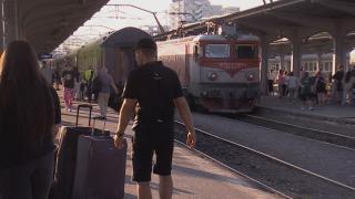 Aglomeraţie, agitaţie şi trafic dat peste cap în Gara de Nord. O locomotivă CFR a rupt cu pantograful linia de contact