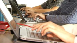 Românii nu sunt prieteni cu gadgeturile. Suntem la coada Europei în clasamentul folosirii dispozitivelor digitale la locul de muncă