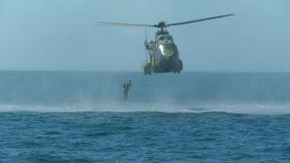 Scafandrii români se antrenează să detoneze minele ajunse în Marea Neagră, pe litoralul românesc. Unul dintre cele mai ample exerciţii din istoria Forţelor Navale Române