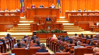 Reforma "specialilor", un "simulacru". Pensiile sunt tăiate cu numai 15%, privilegiile dispar din 2043, iar cei mai mulţi rămân excepţii de la lege