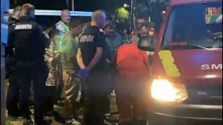 Un tânăr lovit de mașină, în Baia Mare, a vrut să ia la bătaie medicii de pe ambulanță. Bărbatul a fost dus cu jandarmii la spital
