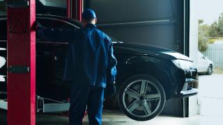 Percheziţii în Ilfov într-un dosar care vizează sute de maşini omolgate cu acte false la RAR. Cum acționau inginerii