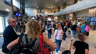 Bilete de avion la preţ dublu: de ce s-au scumpit. Trucurile prin care putem călători mai ieftin