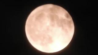 Cum s-a văzut Superluna pe cerul României. Este cel mai mare și mai strălucitor fenomen astronomic din acest an