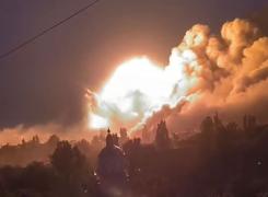 Momentul în care un depozit de muniţie sau combustibil al ruşilor este aruncat în aer de ucraineni. Minge de foc uriaşă la Makiivka, Doneţk