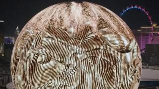 Las Vegas îşi aşteaptă vizitatorii cu o nouă atracţie. Oraşul Păcatelor găzduieşte cea mai mare clădire sferică din lume