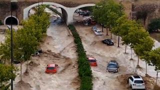 Mărturia unei românce din Spania, prinsă de furtuna care a măturat Zaragoza: "Nivelul apei creştea foarte repede, ajungea până la genunchi în magazine"