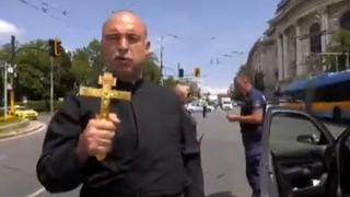 Zelenski, afurisit de un preot bulgar în timp ce mergea spre guvernul din Sofia pentru a cere armament: "Eşti condamnat veşnic"