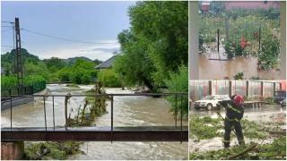 Zeci de gospodării, distruse de inundaţii şi vijelii. Localnicii au privit înlăcrimaţi cum agonisirile de o viaţă dispar în câteva minute