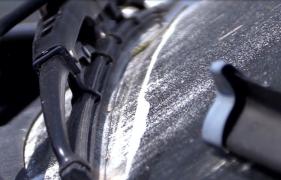 Peisaj de iarnă, localnici terifiaţi. Un praf alb a pus stăpânire pe locuitorii din comuna Brazi: "Ziceai că-i făină pe jos. Distruge tot...Tot!"