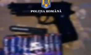 Câinii unui cuplu de pensionari din Piteşti, terorizaţi 6 luni de un vecin. Ţintea animalele cu arma airsoft şi arunca în ele cu petarde