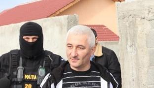 Pistolarul din Gorj, de negăsit de mai bine de 24 de ore. Individul are o reputaţie "de invidiat" în judeţ: şantaj, incendieri şi furt de bijuterii