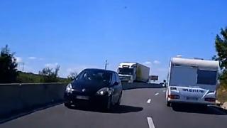 Un şofer neatent, aproape să provoace o tragedie în Braşov. Instinctul şoferului care mergea regulamentar a făcut diferenţa dintre viaţă şi moarte