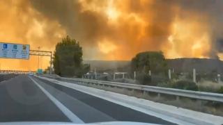 Pompierii români, trimiși să lupte cu flăcările care amenință Atena. Al doilea val de căldură care lovește Europa aduce temperaturi și de 50 de grade Celsius