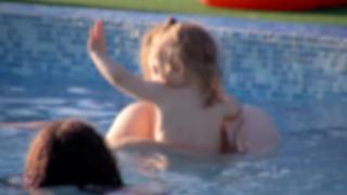 Copila de 11 ani care s-a înecat într-un parc acvatic de lângă Bucureşti este în comă profundă. Medicii se tem să le dea părinților speranțe