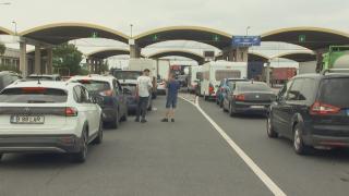 Testul răbdării la punctele de trecere a frontierei. Înainte să se relaxeze la plajă, şoferii trec prin calvarul traficului spre Bulgaria şi Grecia