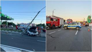 Impact fatal, în Brașov. Femeie moartă pe loc, după ce două mașini s-au ciocnit violent. Alte două persoane, între care un copil, rănite