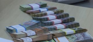 Refinanţarea, varianta aleasă de români pentru a scăpa de ratele tot mai mari. La ce trebuie să fii atent când muţi creditul de la o bancă la alta