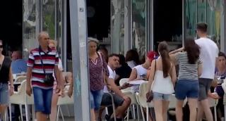 Cel mai aglomerat weekend pe litoral din acest sezon. Cum reuşesc hotelierii să atragă turiştii chiar şi când vremea nu e bună de plajă