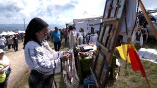 Tradiţia veche de peste 200 de ani care adună mii de turişti din toată ţara pe Muntele Găina: "E o mândrie să ducem sărbătoarea înainte"