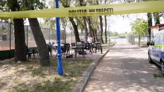 Crimă oribilă în stațiunea Mamaia. Un bărbat a fost găsit mort în recepția unei baze sportive. Ar fi fost înjunghiat, iar mai apoi incendiat
