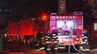 Incendiu violent în Capitală. Flăcările au distrus un fost restaurant din Sectorul 5 și amenințau clădirile din apropiere
