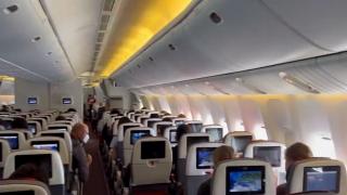 A vrut să meargă cu naşul în avion! Un român, prins fără bilet într-o aeronavă ce urma să decoleze în Viena