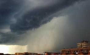 Şoc termic în sudul României. Schimbările bruşte de temperatură favorizează apariţia fenomenelor extreme